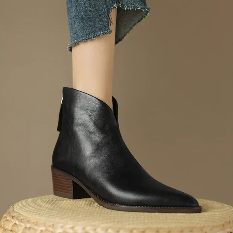 Botas de cano curto em pele e com salto baixo para senhora MAISON LORÉ