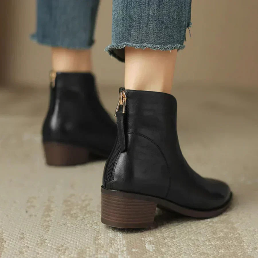 Botas de cano curto em pele e com salto baixo para senhora MAISON LORÉ