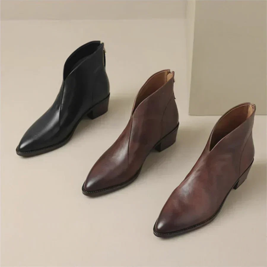 Botas de cano curto em pele e com salto baixo para senhora MAISON LORÉ
