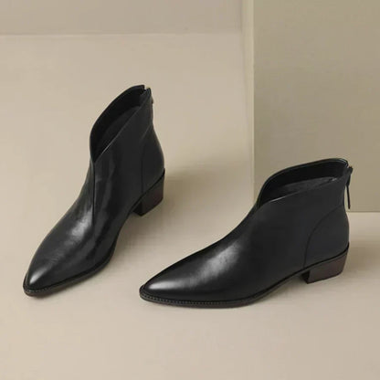Botas de cano curto em pele e com salto baixo para senhora MAISON LORÉ