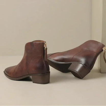 Botas de cano curto em pele e com salto baixo para senhora MAISON LORÉ