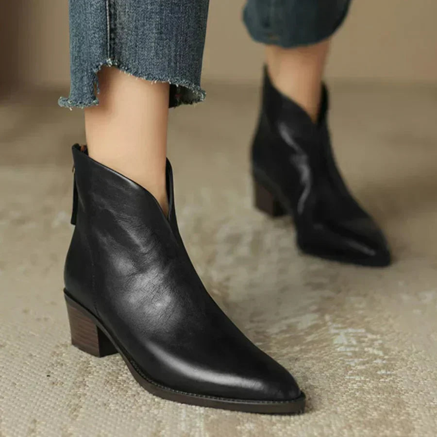 Botas de cano curto em pele e com salto baixo para senhora MAISON LORÉ