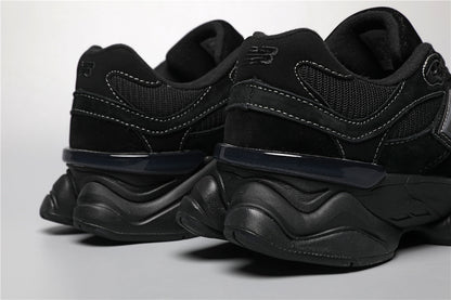 New Balance 9060 -unisex-lenkkarit, täysin mustat