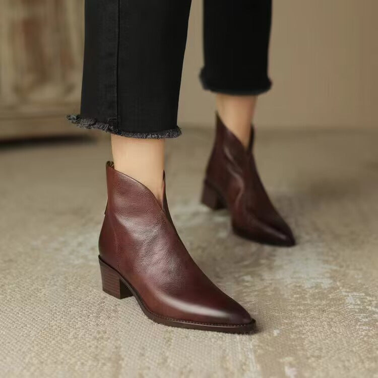 Botas de cano curto em pele e com salto baixo para senhora MAISON LORÉ