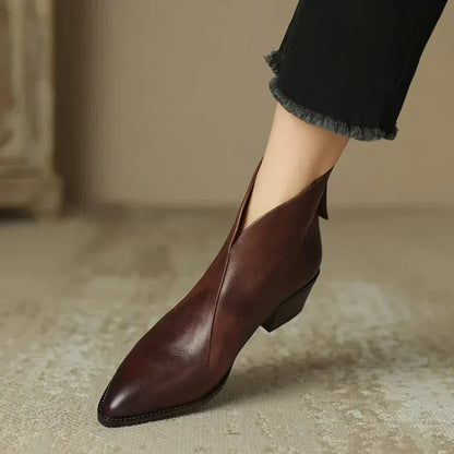 Botas de cano curto em pele e com salto baixo para senhora MAISON LORÉ