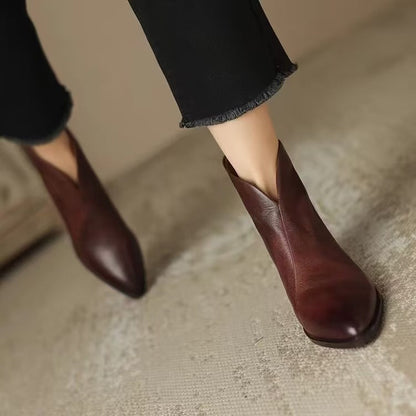 Botas de cano curto em pele e com salto baixo para senhora MAISON LORÉ